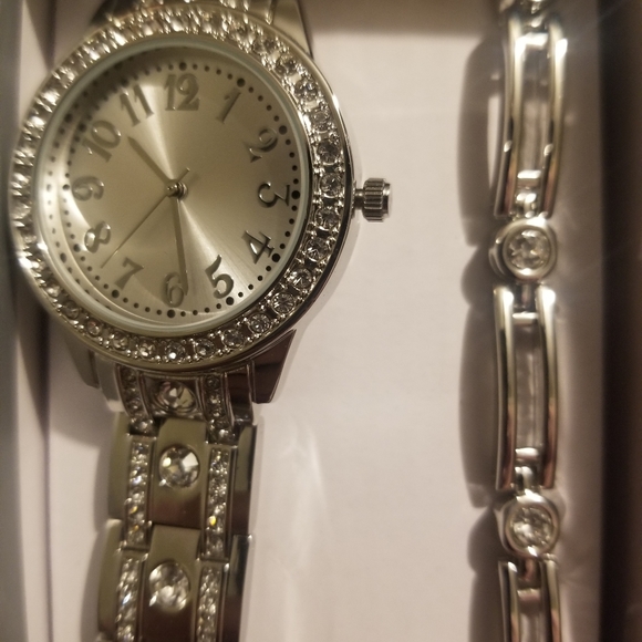 Accessories - Brand new Rose gold and silver women watch + Bracelet + Free gift